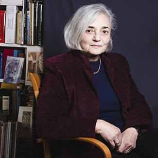  La philosophe Anca Vasiliu à son domicile parisien, en octobre 2022. 